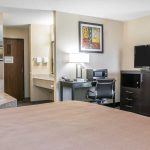 Quality Inn Grand Rapids King with Whirlpool 3