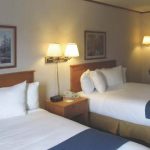 Rodeway Inn Suites Mackinaw - 6 Doubles 1